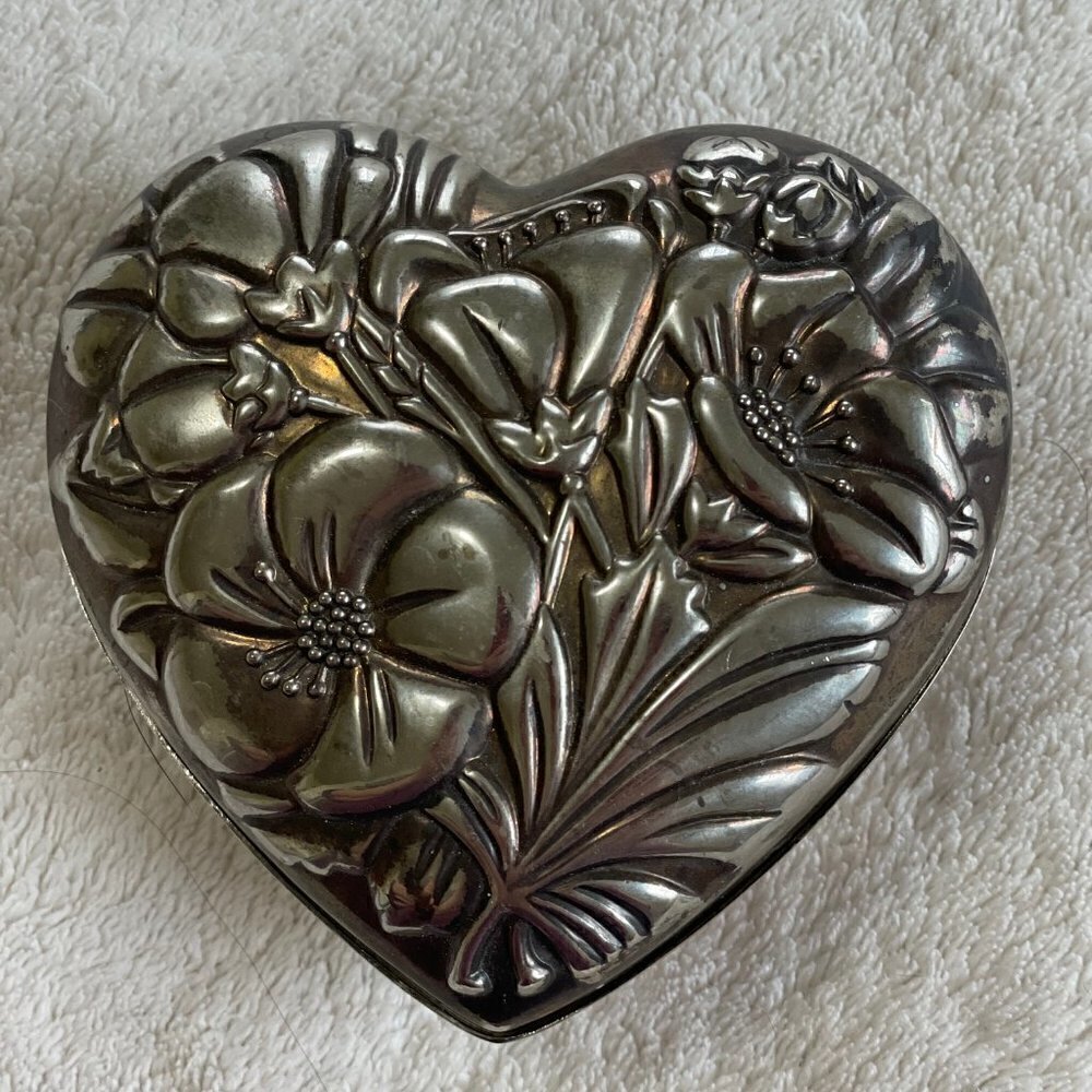 Vintage International Silver Company 1994 Plated Heart and Flowers Trinket Box *